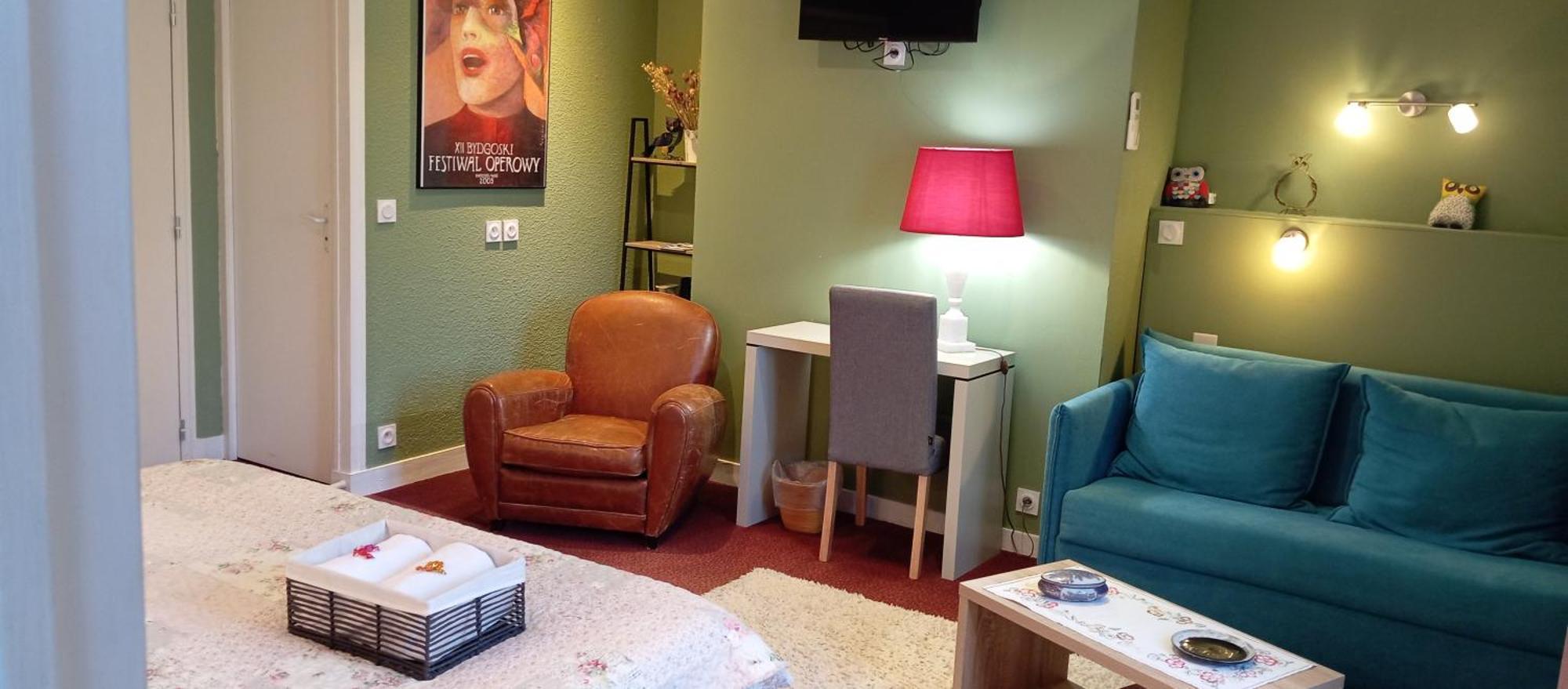 Hotel Logis Restaurant La Vieille Auberge, Art And Gallery
