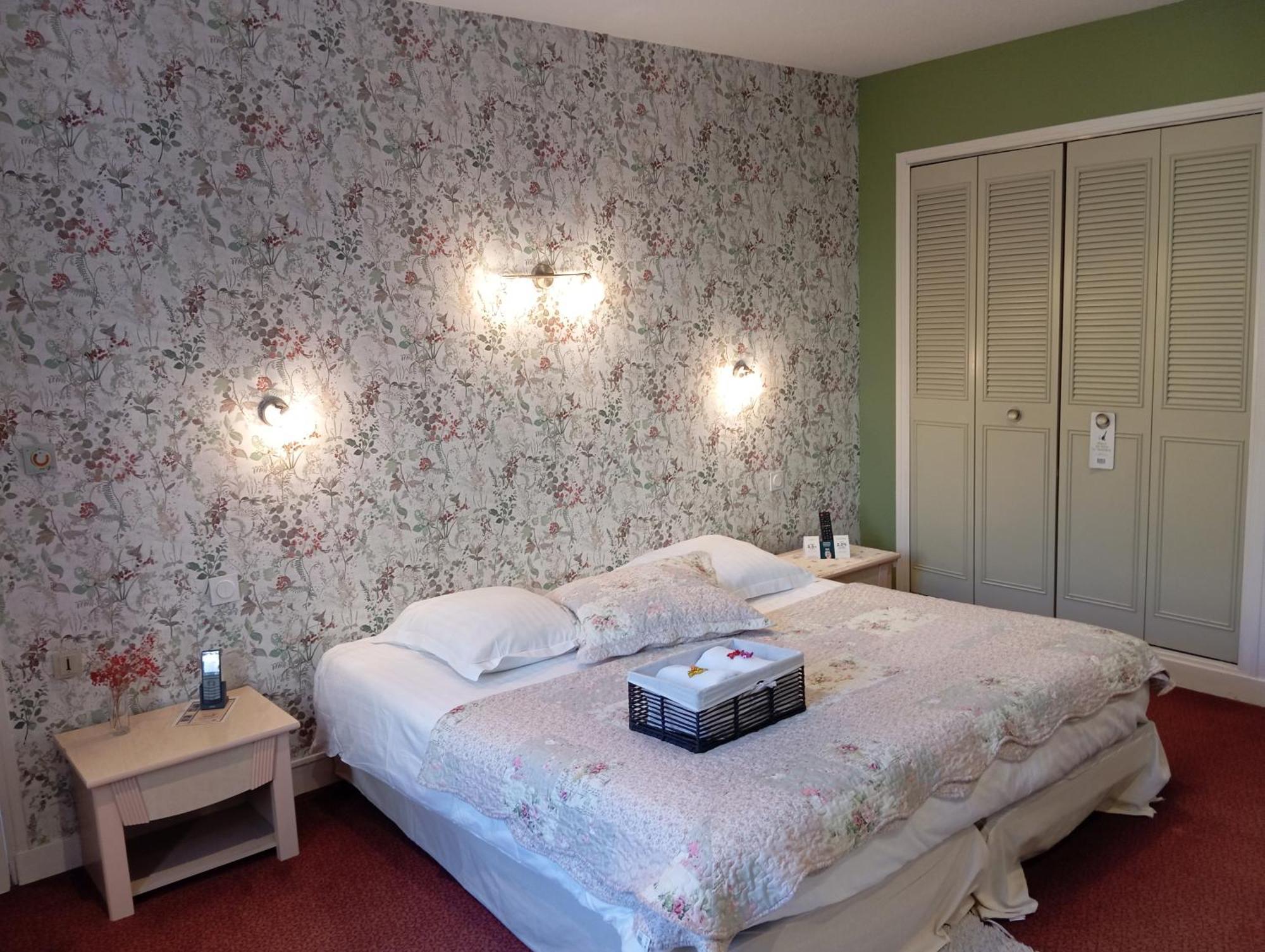 Logis Restaurant La Vieille Auberge, Art And Gallery 3*