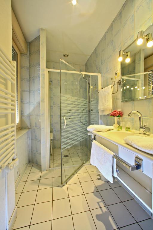 Logis Restaurant La Vieille Auberge, Art And Gallery Souillac